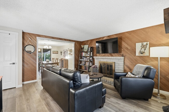 Building Photo - 3111 NE 51st St