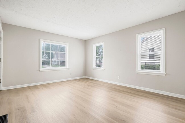 Building Photo - Newly Renovated - 3 Bed, 1.5 Bath Single-Family Home w/ Garage!!