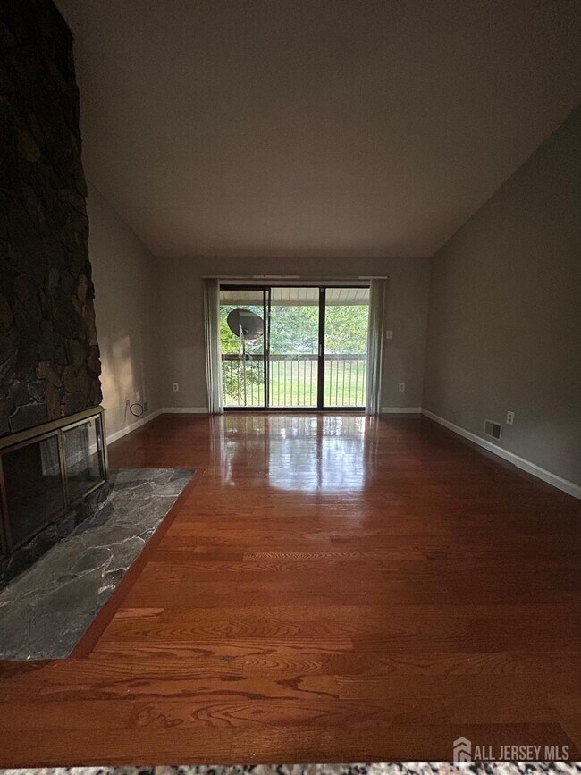 Building Photo - 40 Crabapple Ln