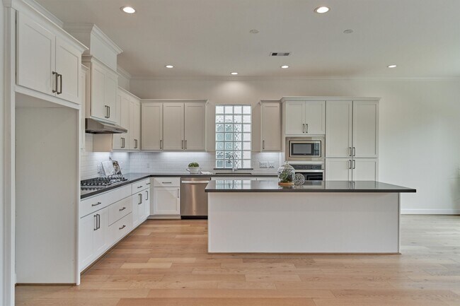 Building Photo - 2037 Carlson Creek Dr