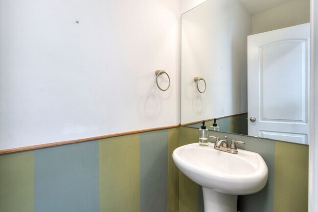 Building Photo - Beautiful home in popular Heritage Bay - F...