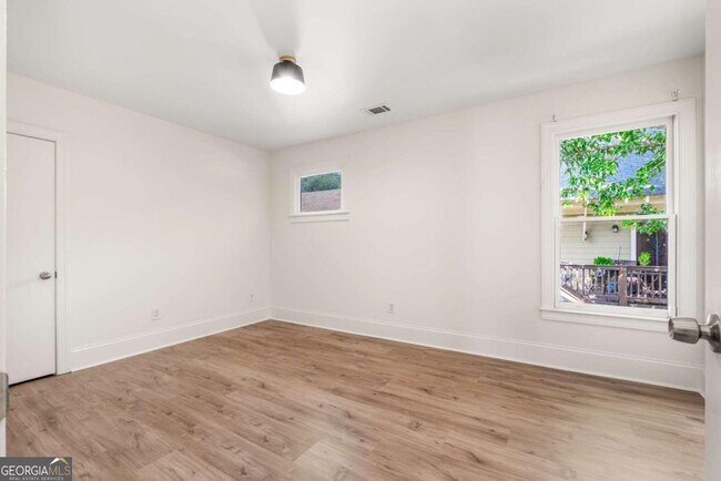 Building Photo - 94 Lucy St SE