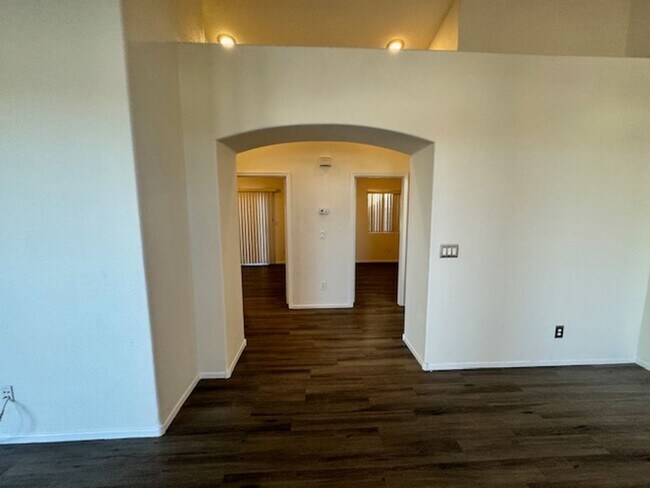 Building Photo - Awesome 3 Bedroom, 2 Bathroom 1 story home...