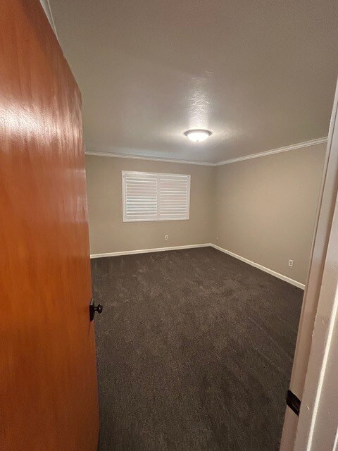 Building Photo - 6845 Lakeview Dr