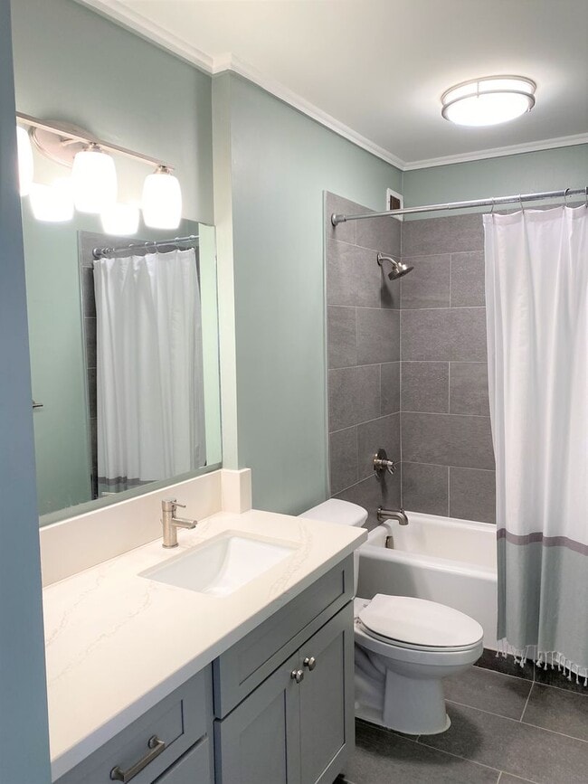 Building Photo - Rarely Available Haleloa II - 3/2/2