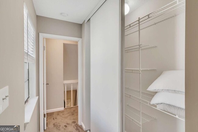 Building Photo - 1114 Falling Water Dr