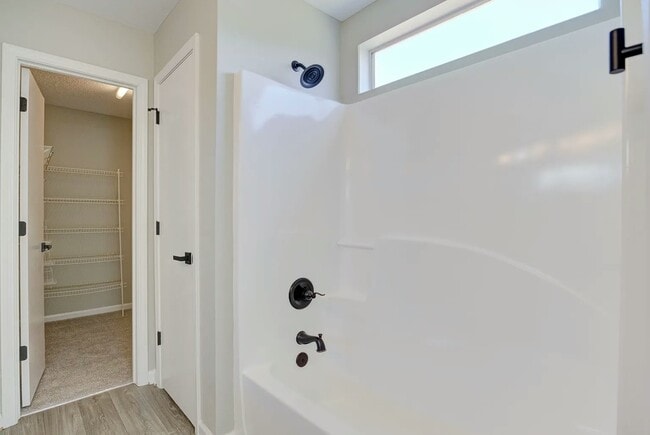 Building Photo - 404 Quartz Dr