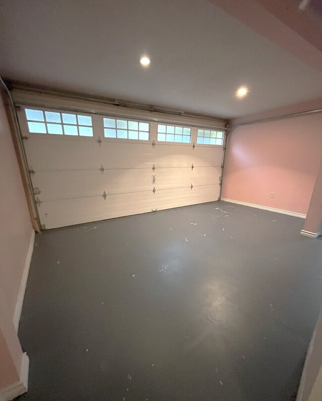 Different view of bedroom - 1127 Walling St