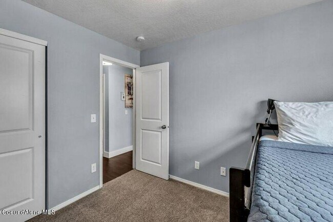 Building Photo - 3-Bedroom Home in The Landings – Fully Fenced Yard & 2-Car Garage
