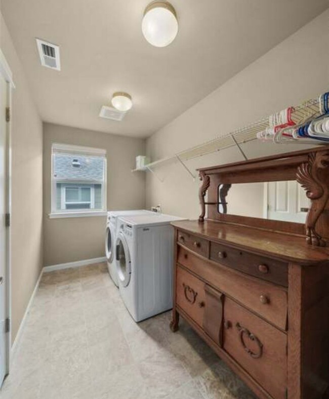 Building Photo - Teheleh Welcomes You Home to This 5 Bed Be...