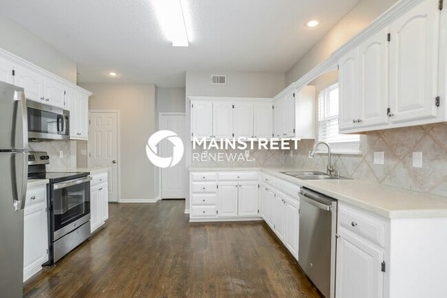 Building Photo - 3 Bedroom Pet-Friendly Home in LEES SUMMIT, MO with Main Street Renewal