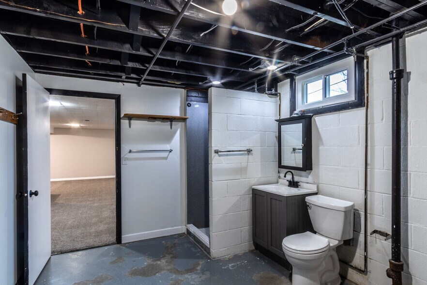Building Photo - 1218 Sunset Dr