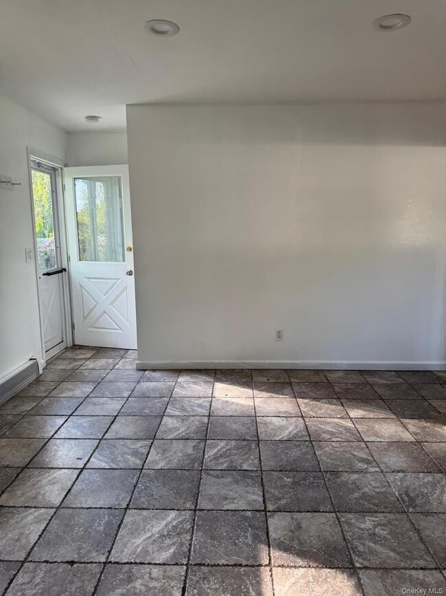 Building Photo - 35 Auborn Ave