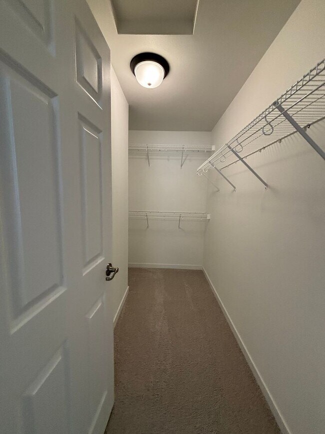 Building Photo - 3 Bed 3 Bath Townhome