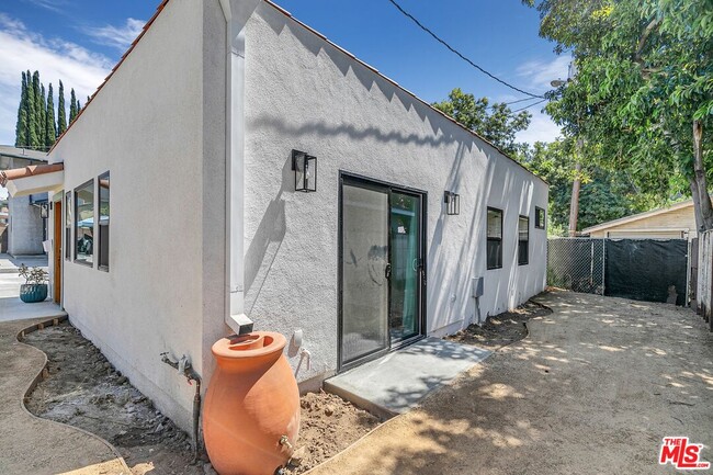 Building Photo - 1454 Yosemite Dr