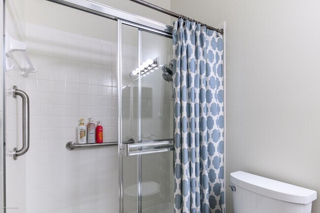Building Photo - Turnkey Furnished Seasonal Rental – 2 Bedr...