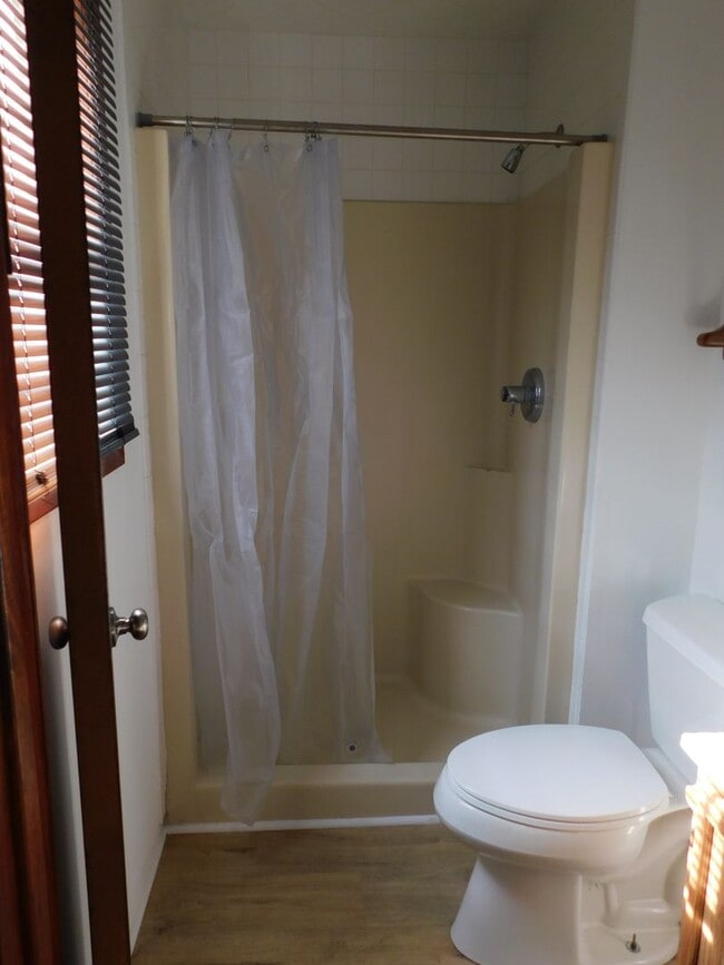 Building Photo - 240 Dogwood Dr