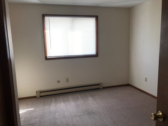 Building Photo - 225- RAVENWOOD