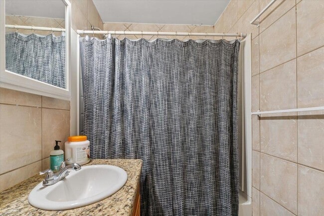 Building Photo - 535 W 19th St