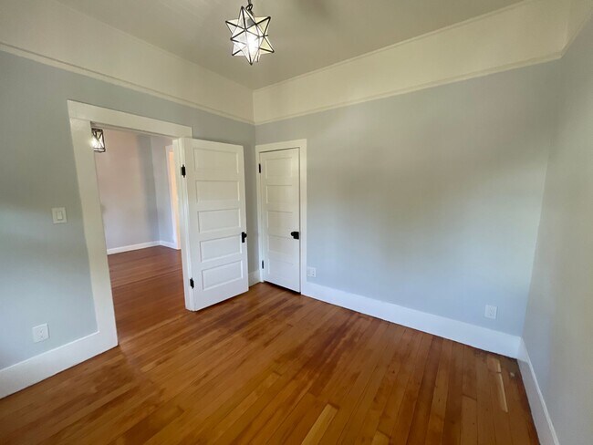 Building Photo - Charming Home on Cul-de-Sac w/Jacuzzi, Fireplace, Garage || Minutes from Downtown Napa!