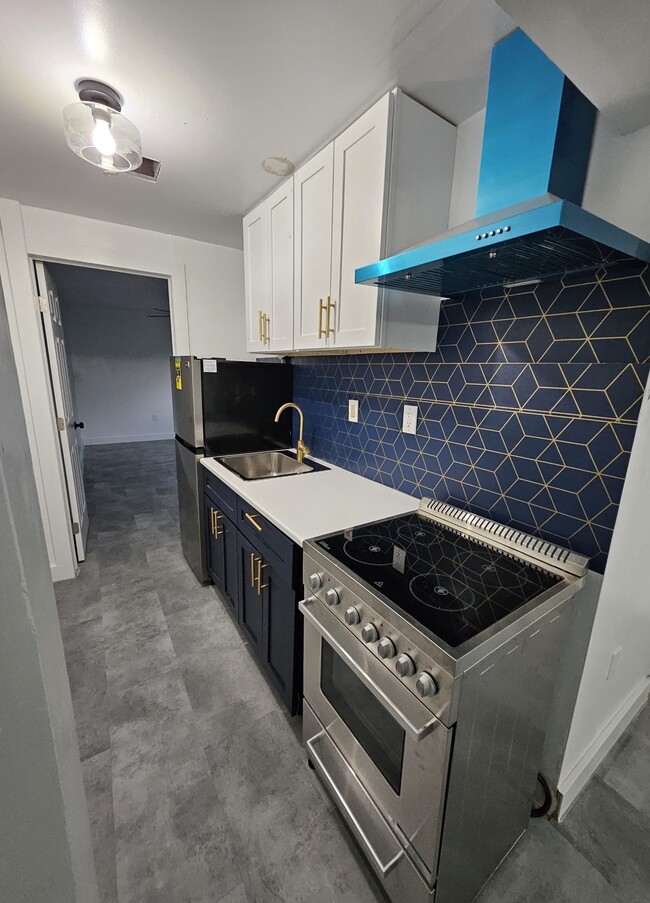 Building Photo - 3709 Efficiency Apartments