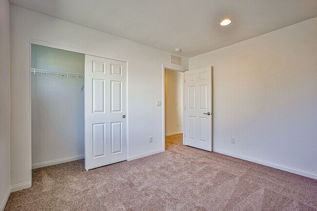 Building Photo - 7771 Bright Ldg St