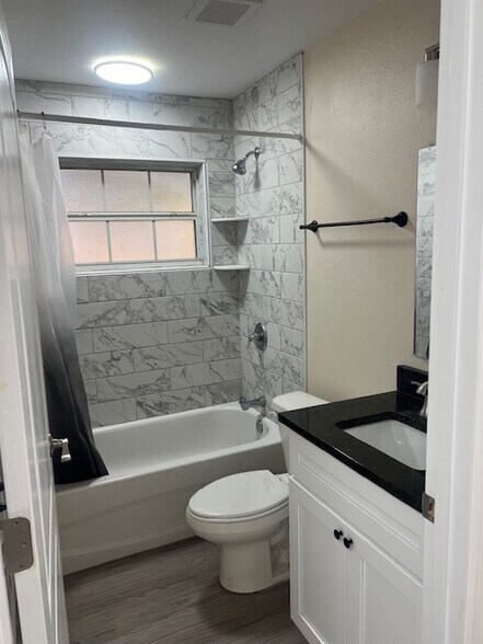 Building Photo - 608 Maggie Cir