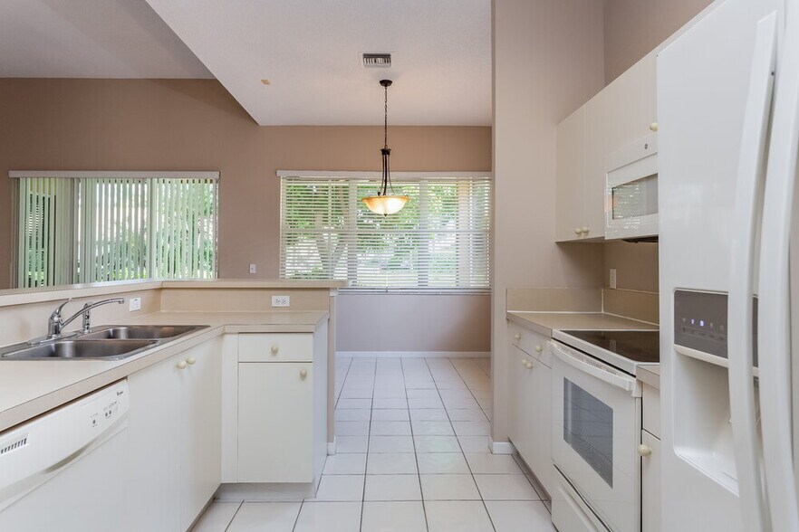 Building Photo - 13542 Weyburne Dr