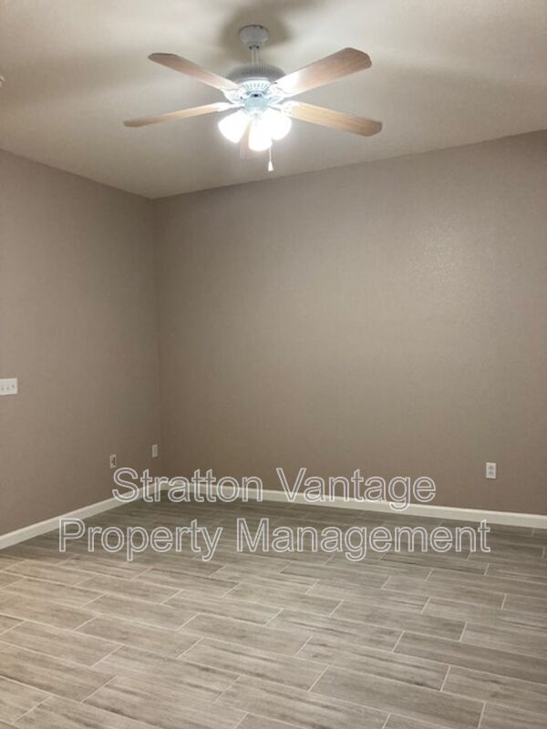 Building Photo - 1017 S Clancy Cir