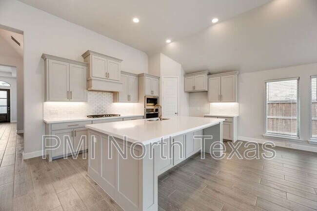 Building Photo - 332 Oak Hollow Way