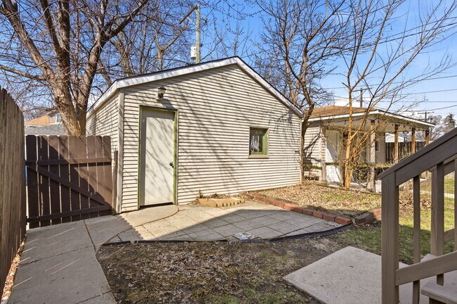 Building Photo - 907 Ferdinand Ave