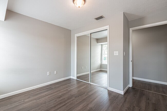 Building Photo - Pet-Friendly Home with Private Pool in Des...