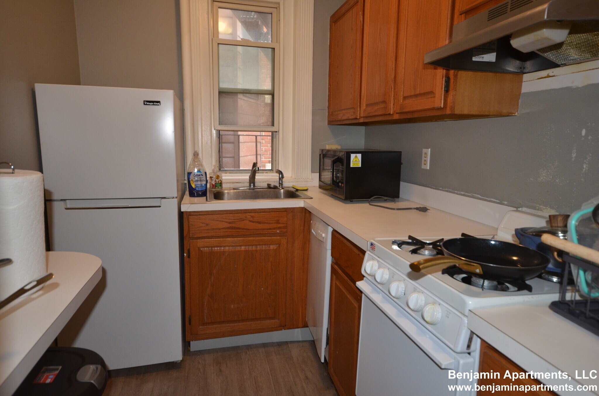 Building Photo - 463 Park Dr