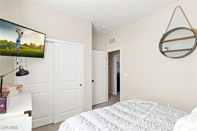 Building Photo - 10331 Western Pine Ave