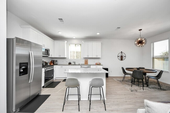 Building Photo - 3113 Paso Fino Dr