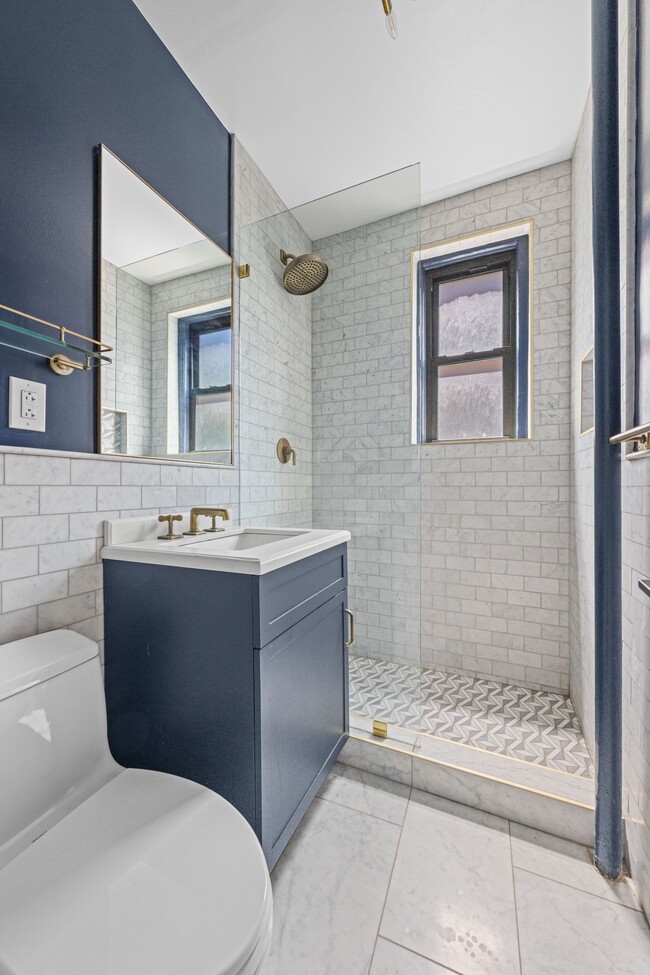 Building Photo - 270 W 11th St