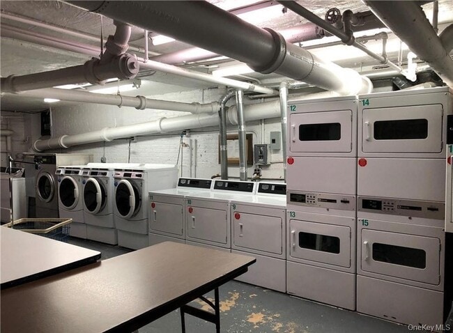 Building Photo - 210 Martine Ave