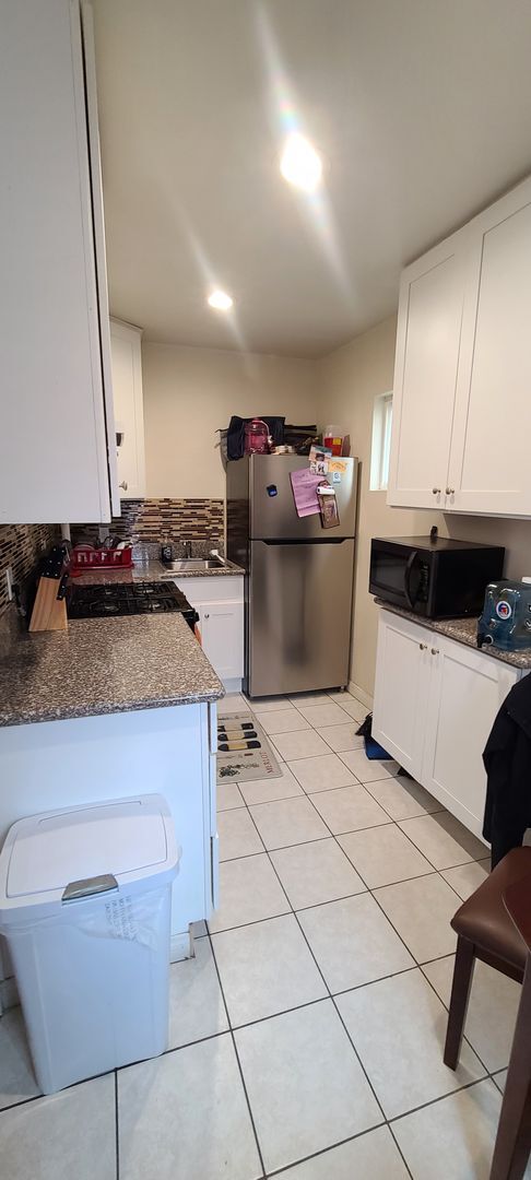 Building Photo - Great Location in Pacific Beach! Private l...