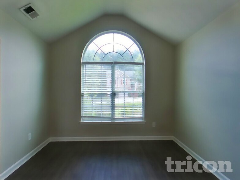 Building Photo - 3120 Far Emerald Land