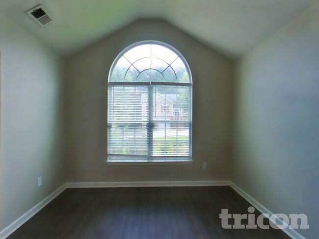 Building Photo - 3120 Far Emerald Land