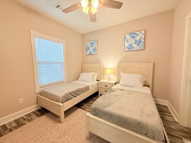 Building Photo - 4860 Carnation Cir