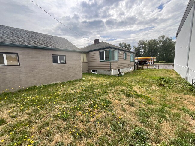 Building Photo - 2 Bed, 1 Bath in- Downtown Ferndale