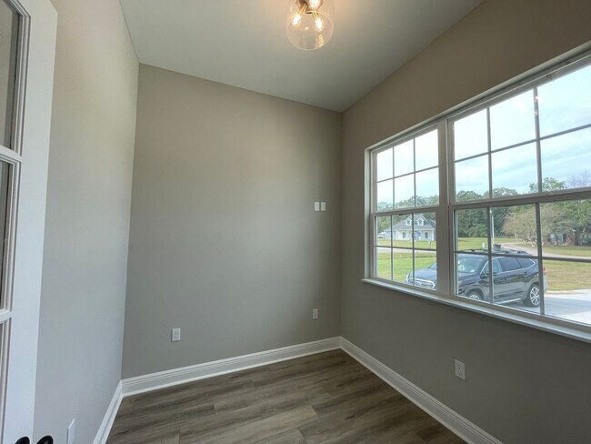 Building Photo - Modern 3BR + Office in Northwoods | Built 2022