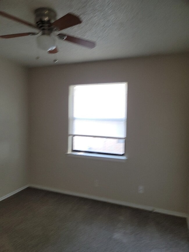 Building Photo - Duplex in Saginaw 2 bedrooms 1 bath