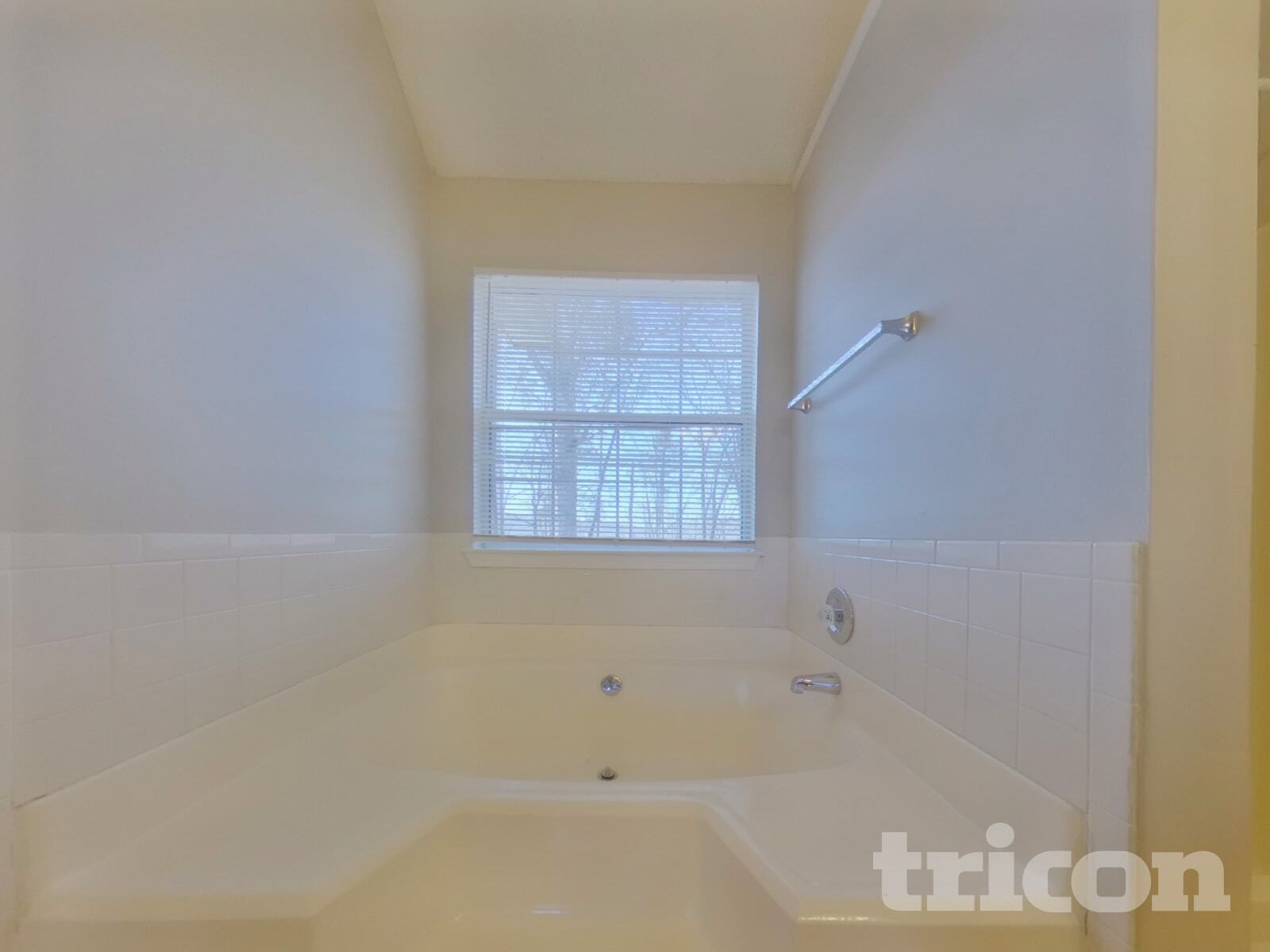 Building Photo - 4600 White Rd