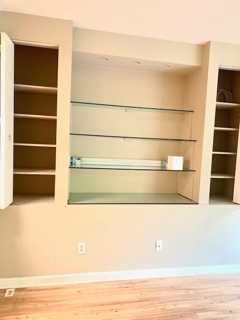 Building Photo - 240 Lombard St