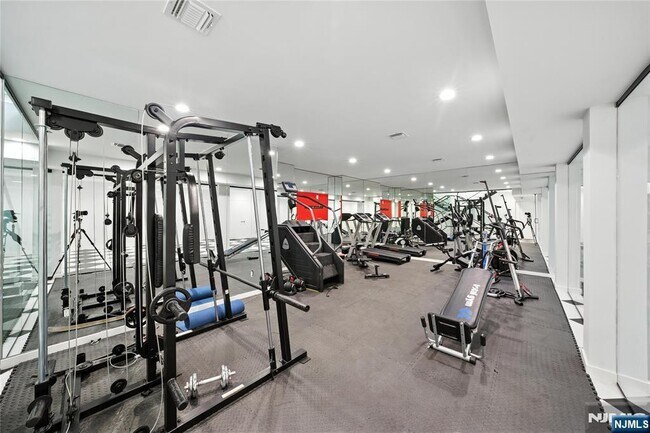 Building Photo - 44 Floral Terrace