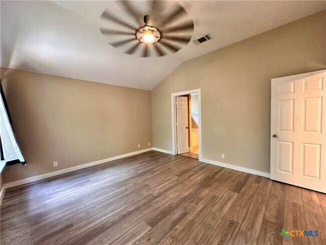 Building Photo - 2029 Northview Dr