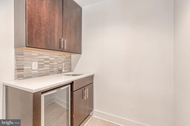 Building Photo - Northern Liberties Townhome with 2 Car Parking