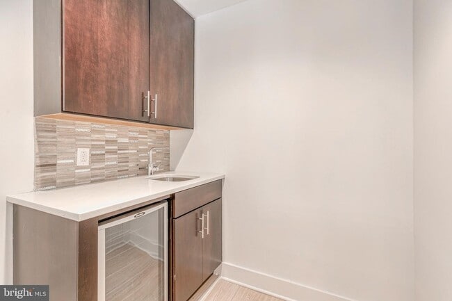 Building Photo - Northern Liberties Townhome with Parking